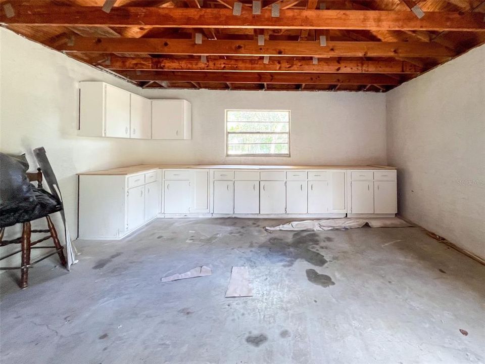 合同活跃: $269,900 (2 贝兹, 2 浴室, 1208 平方英尺)