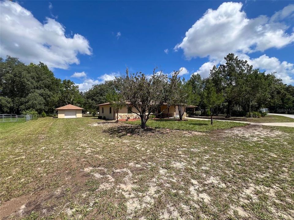 合同活跃: $269,900 (2 贝兹, 2 浴室, 1208 平方英尺)