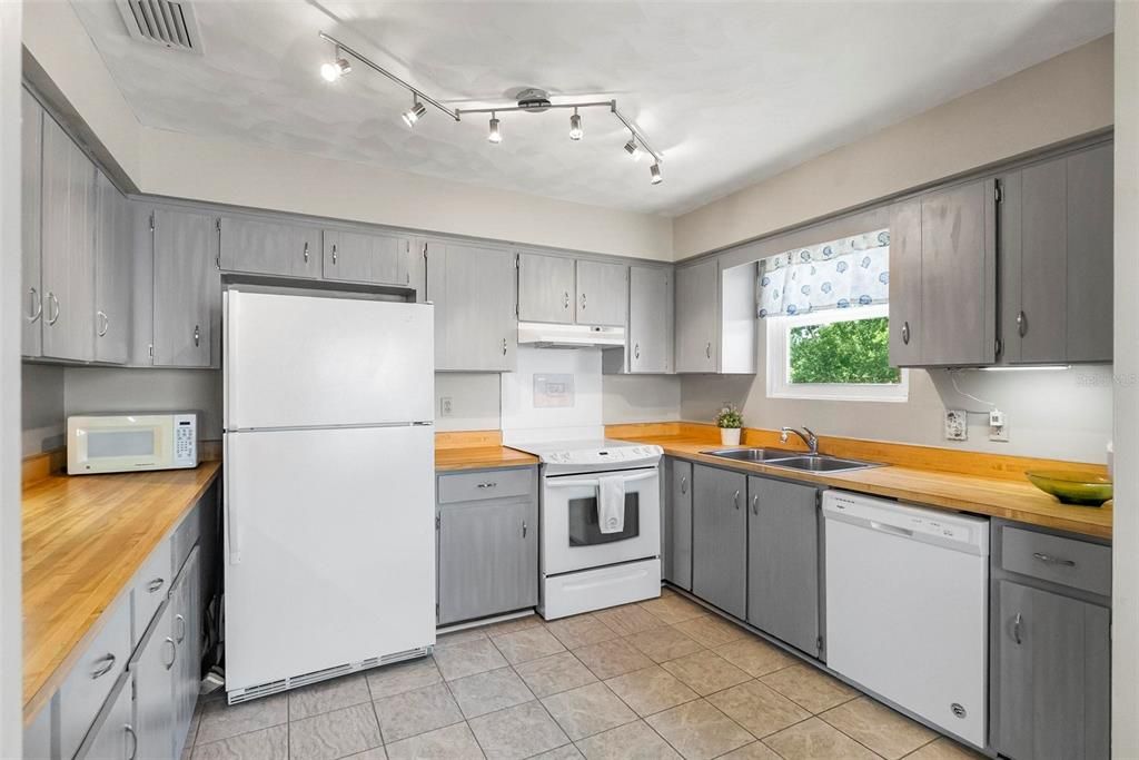 待售: $979,000 (4 贝兹, 4 浴室, 3135 平方英尺)