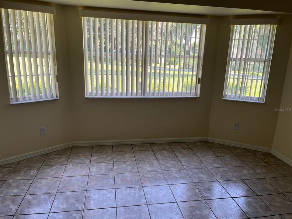 Под контрактом: $269,000 (3 спален, 2 ванн, 1664 Квадратных фут)