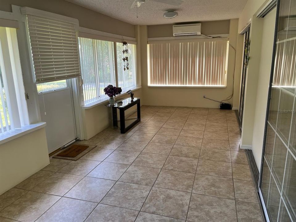 Под контрактом: $269,000 (3 спален, 2 ванн, 1664 Квадратных фут)