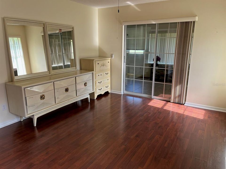 Под контрактом: $269,000 (3 спален, 2 ванн, 1664 Квадратных фут)