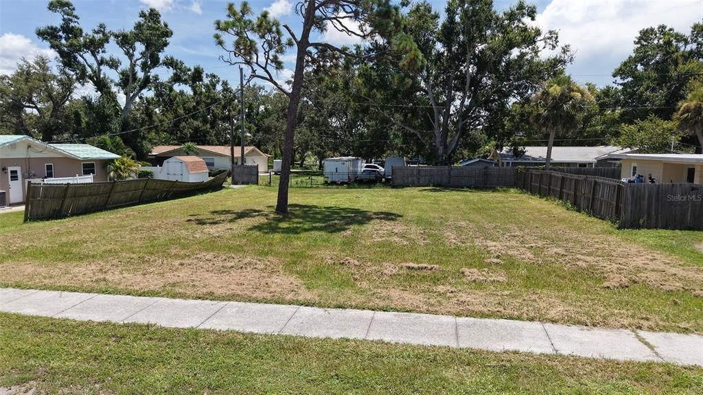 待售: $69,000 (0.18 acres)