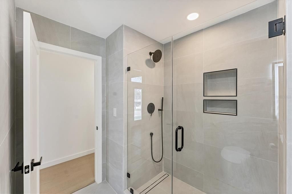 Под контрактом: $749,000 (3 спален, 2 ванн, 2120 Квадратных фут)