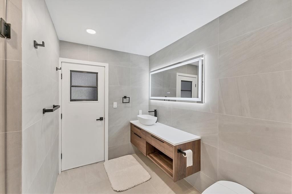 Под контрактом: $749,000 (3 спален, 2 ванн, 2120 Квадратных фут)