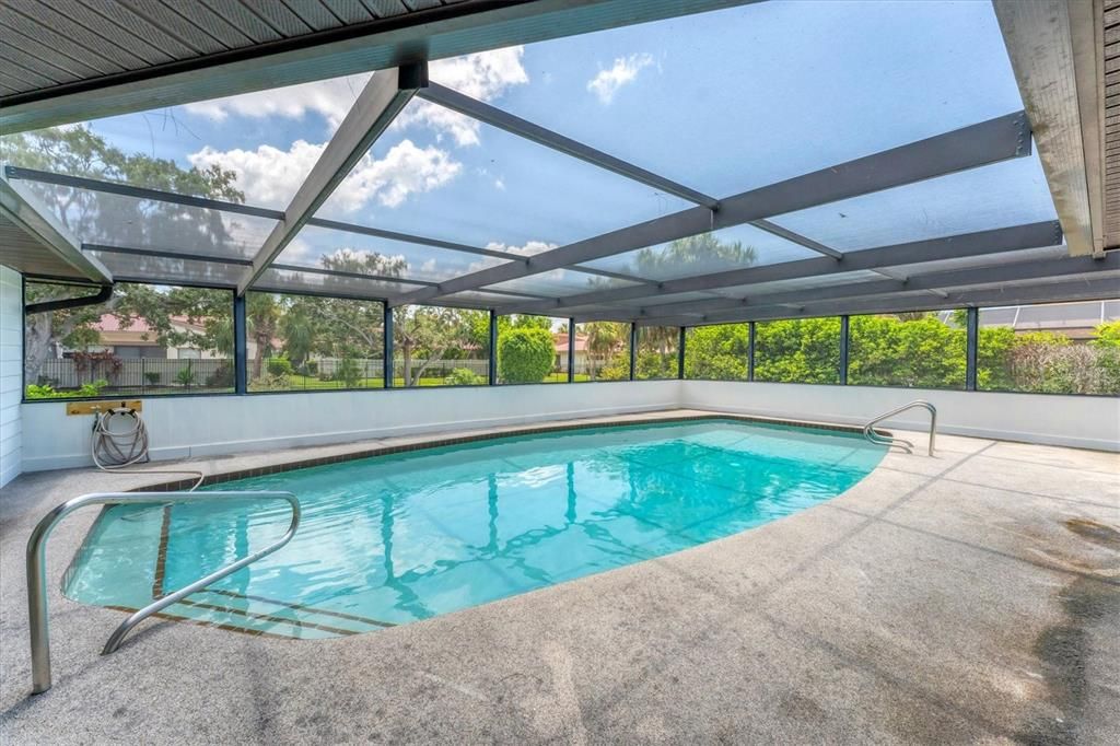 Под контрактом: $749,000 (3 спален, 2 ванн, 2120 Квадратных фут)