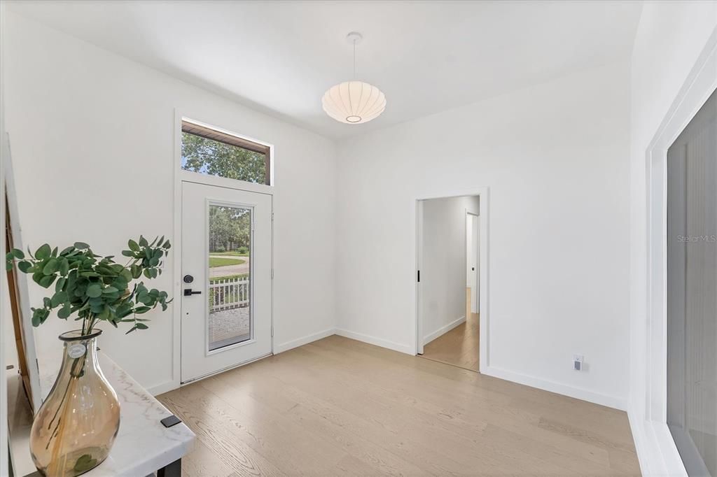 Под контрактом: $749,000 (3 спален, 2 ванн, 2120 Квадратных фут)