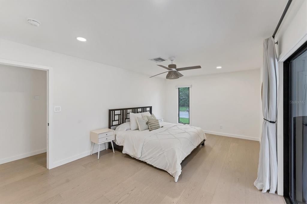 Под контрактом: $749,000 (3 спален, 2 ванн, 2120 Квадратных фут)