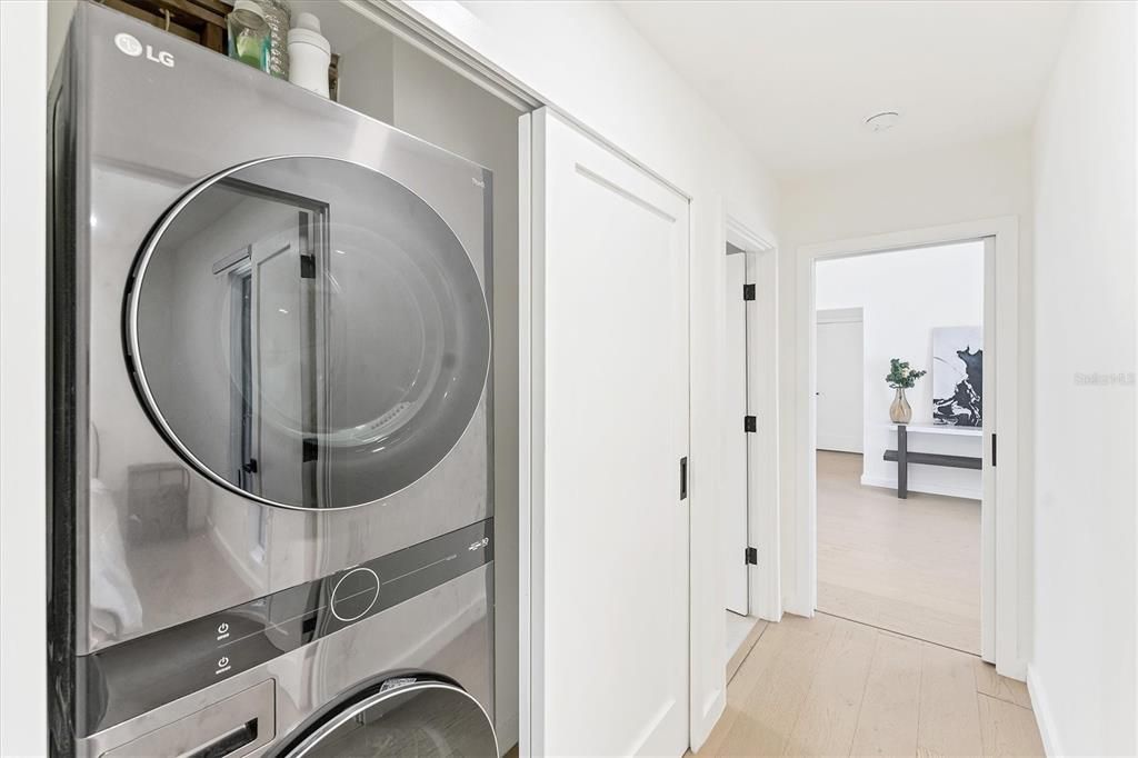 Под контрактом: $749,000 (3 спален, 2 ванн, 2120 Квадратных фут)