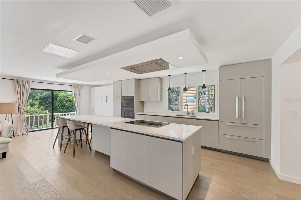 Под контрактом: $749,000 (3 спален, 2 ванн, 2120 Квадратных фут)