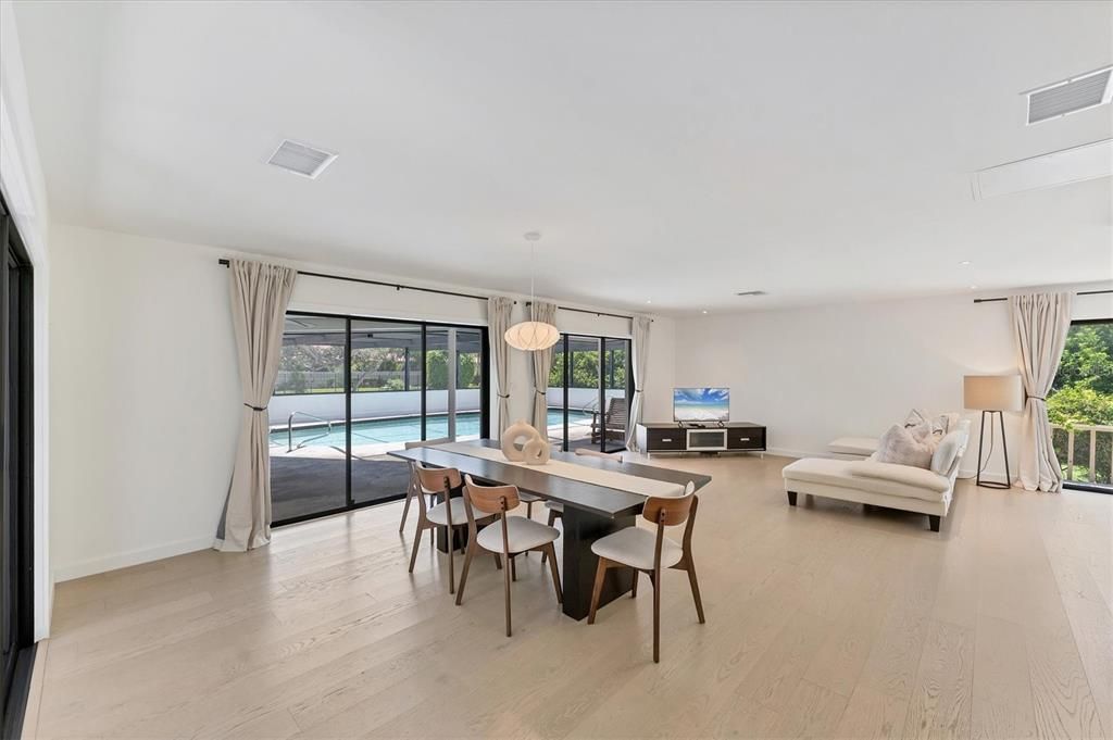 Под контрактом: $749,000 (3 спален, 2 ванн, 2120 Квадратных фут)