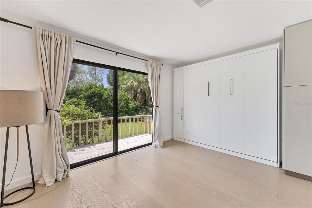 Под контрактом: $749,000 (3 спален, 2 ванн, 2120 Квадратных фут)