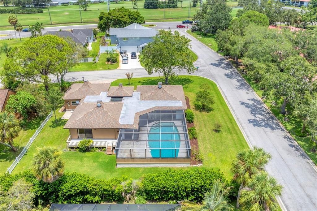 Под контрактом: $749,000 (3 спален, 2 ванн, 2120 Квадратных фут)