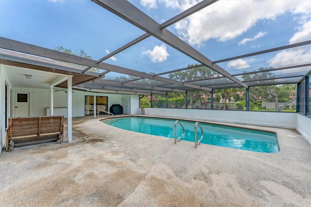 Под контрактом: $749,000 (3 спален, 2 ванн, 2120 Квадратных фут)