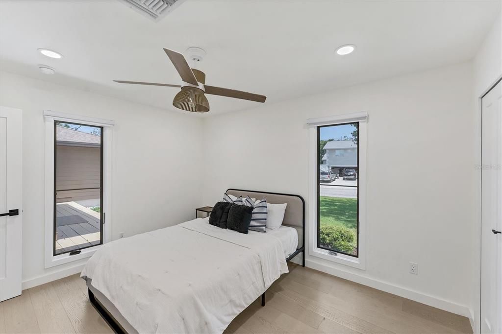 Под контрактом: $749,000 (3 спален, 2 ванн, 2120 Квадратных фут)