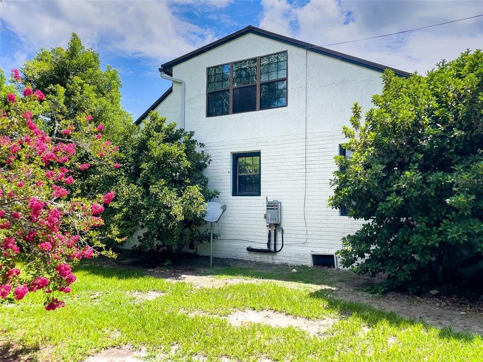 For Sale: $350,000 (3 beds, 2 baths, 2073 Square Feet)