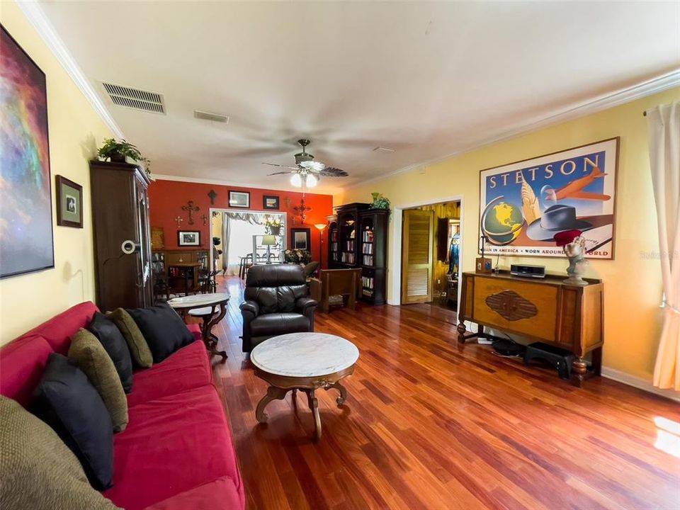 For Sale: $350,000 (3 beds, 2 baths, 2073 Square Feet)
