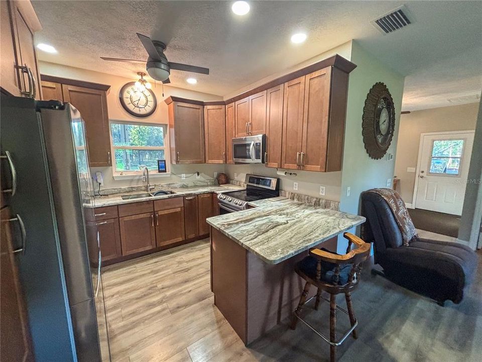 Под контрактом: $425,000 (2 спален, 2 ванн, 1060 Квадратных фут)