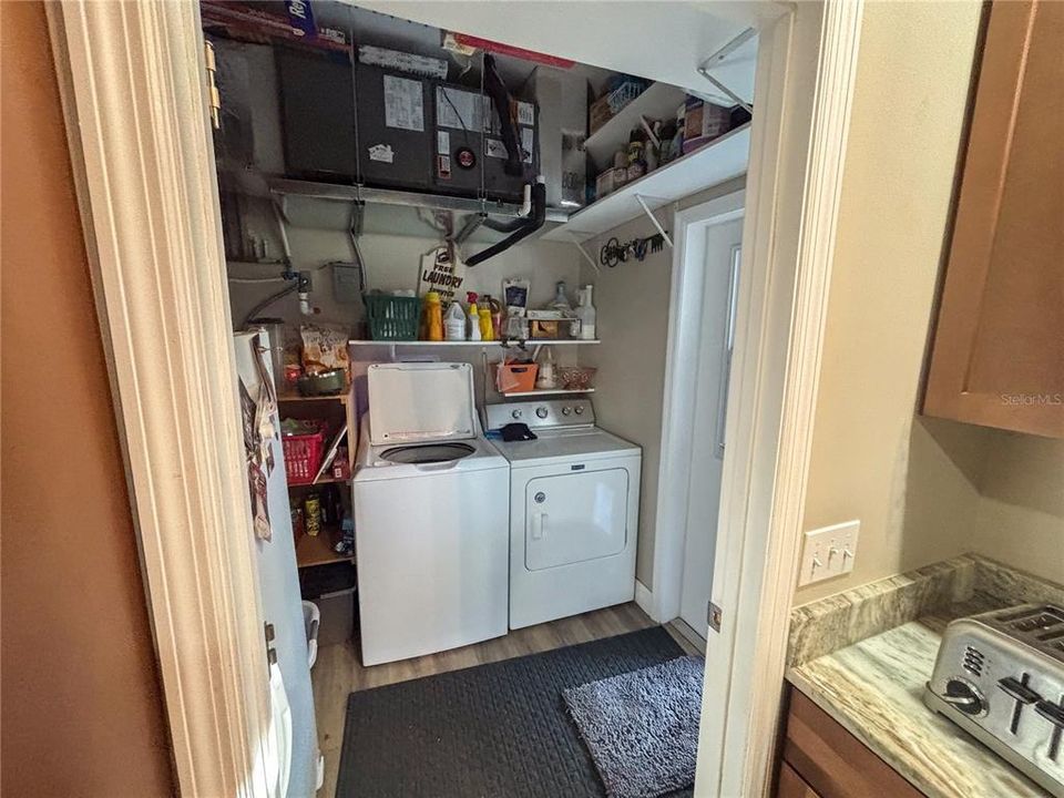 Под контрактом: $425,000 (2 спален, 2 ванн, 1060 Квадратных фут)