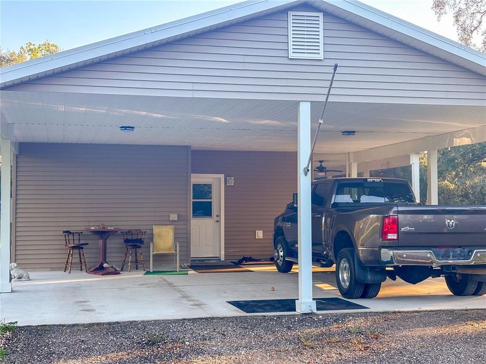 Под контрактом: $425,000 (2 спален, 2 ванн, 1060 Квадратных фут)