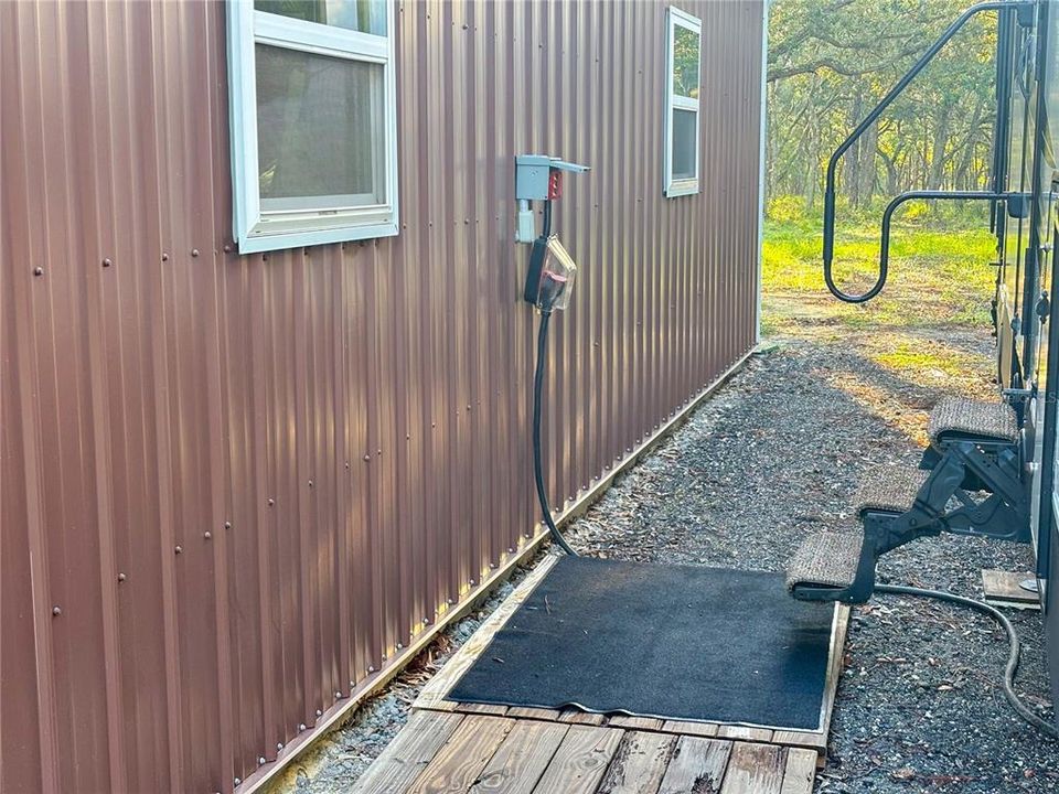 Под контрактом: $425,000 (2 спален, 2 ванн, 1060 Квадратных фут)