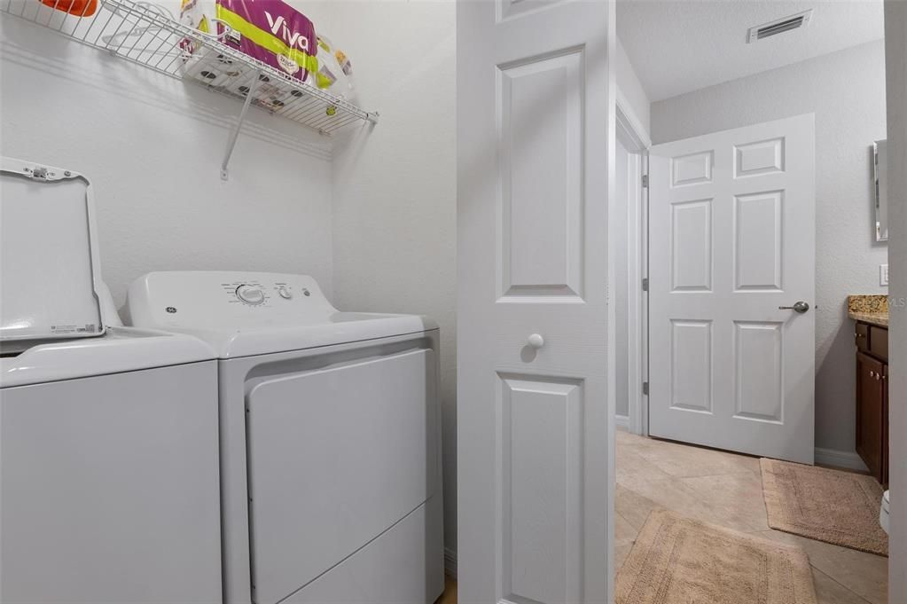 Под контрактом: $2,300 (2 спален, 2 ванн, 1121 Квадратных фут)