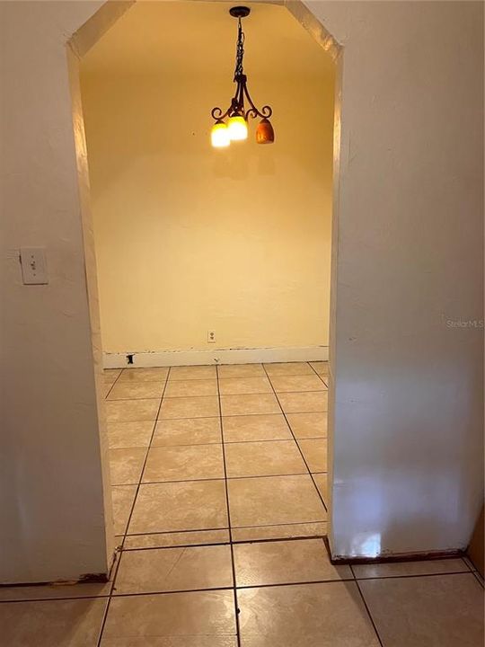 Activo con contrato: $155,000 (4 camas, 1 baños, 1210 Pies cuadrados)