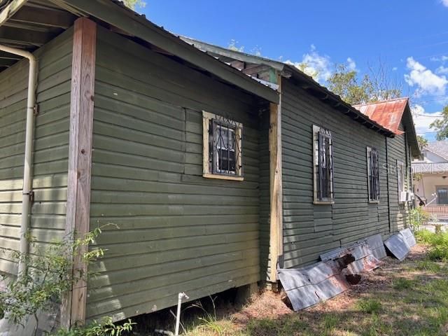 Activo con contrato: $155,000 (4 camas, 1 baños, 1210 Pies cuadrados)