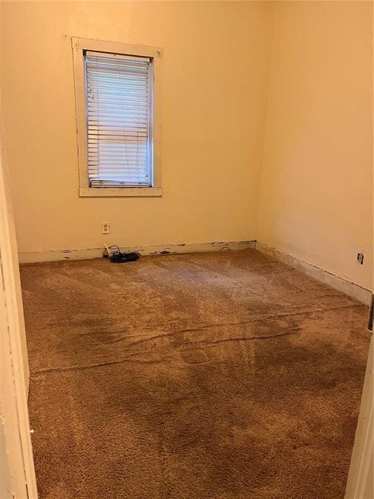 Activo con contrato: $155,000 (4 camas, 1 baños, 1210 Pies cuadrados)