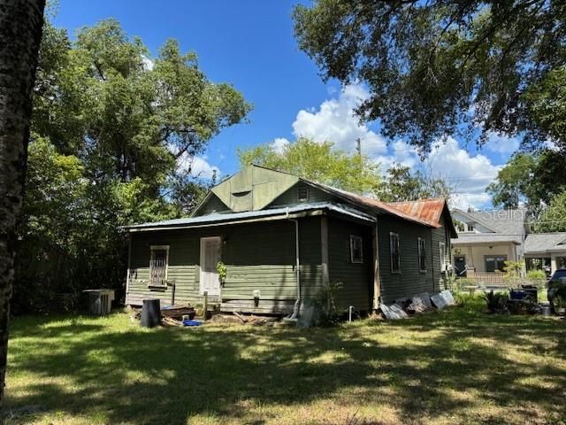 Activo con contrato: $155,000 (4 camas, 1 baños, 1210 Pies cuadrados)