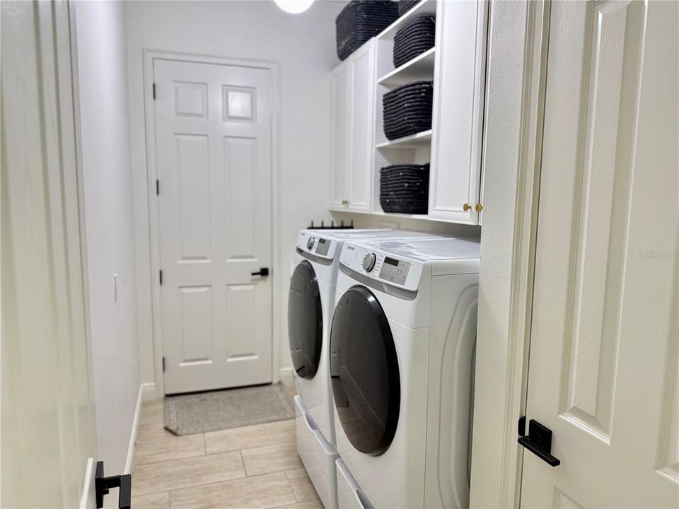 出租: $6,500 (3 贝兹, 2 浴室, 2432 平方英尺)