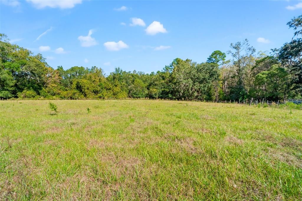 For Sale: $289,500 (2 beds, 1 baths, 912 Square Feet)