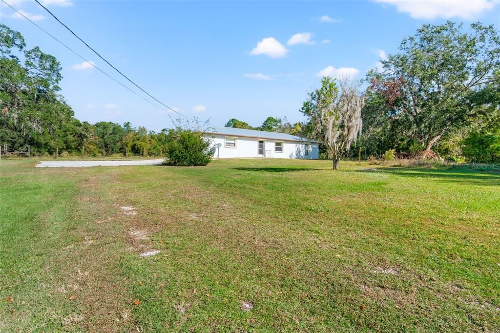 For Sale: $289,500 (2 beds, 1 baths, 912 Square Feet)