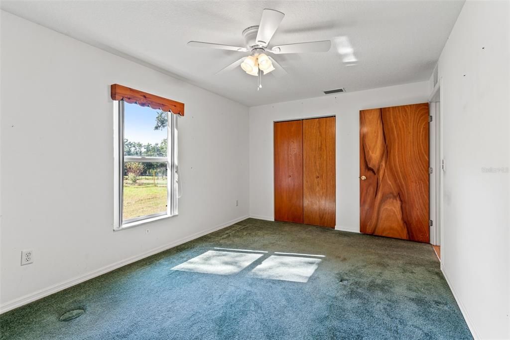 For Sale: $289,500 (2 beds, 1 baths, 912 Square Feet)