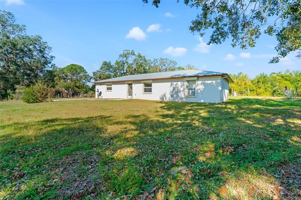 For Sale: $289,500 (2 beds, 1 baths, 912 Square Feet)