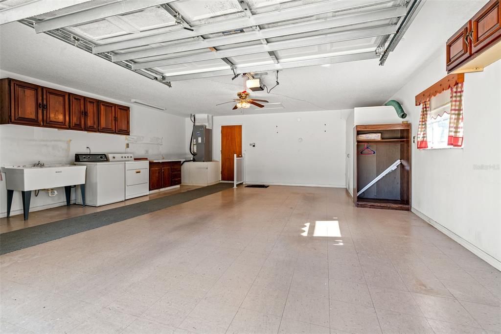 For Sale: $289,500 (2 beds, 1 baths, 912 Square Feet)