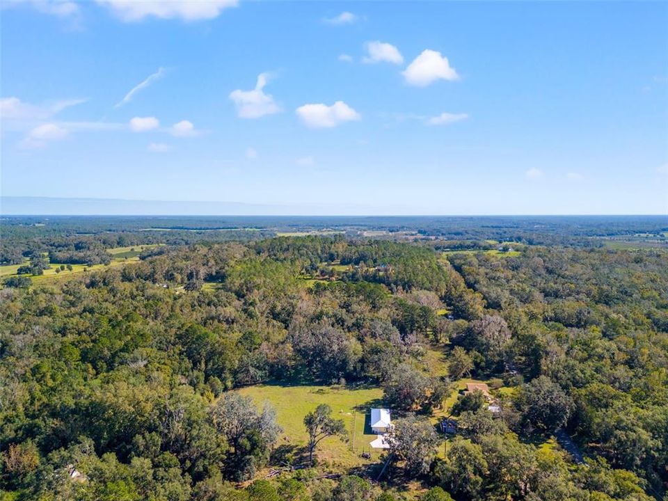 For Sale: $289,500 (2 beds, 1 baths, 912 Square Feet)