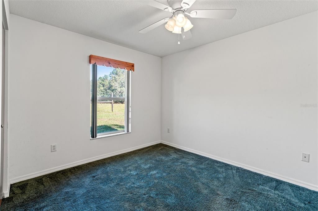 For Sale: $289,500 (2 beds, 1 baths, 912 Square Feet)