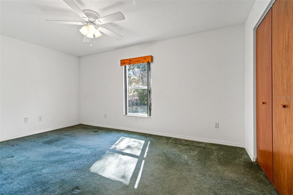 For Sale: $289,500 (2 beds, 1 baths, 912 Square Feet)