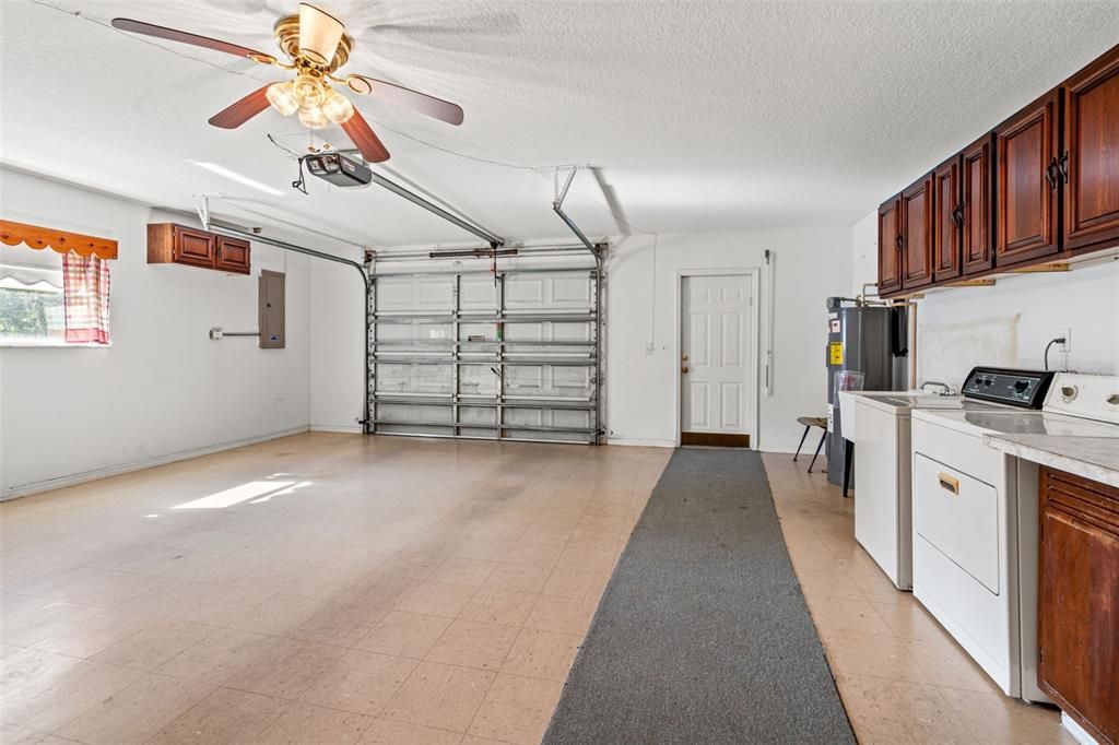 For Sale: $289,500 (2 beds, 1 baths, 912 Square Feet)