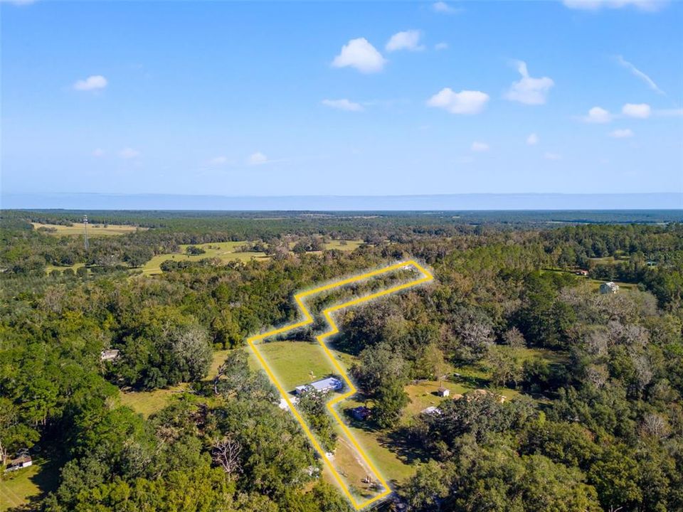 For Sale: $289,500 (2 beds, 1 baths, 912 Square Feet)