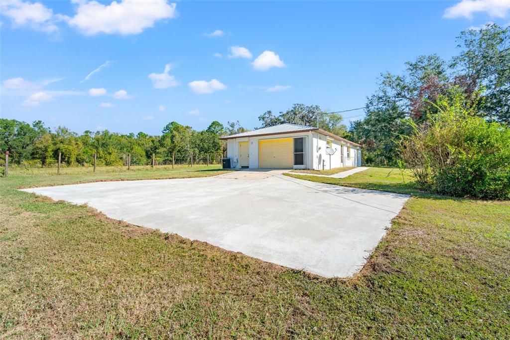 For Sale: $289,500 (2 beds, 1 baths, 912 Square Feet)