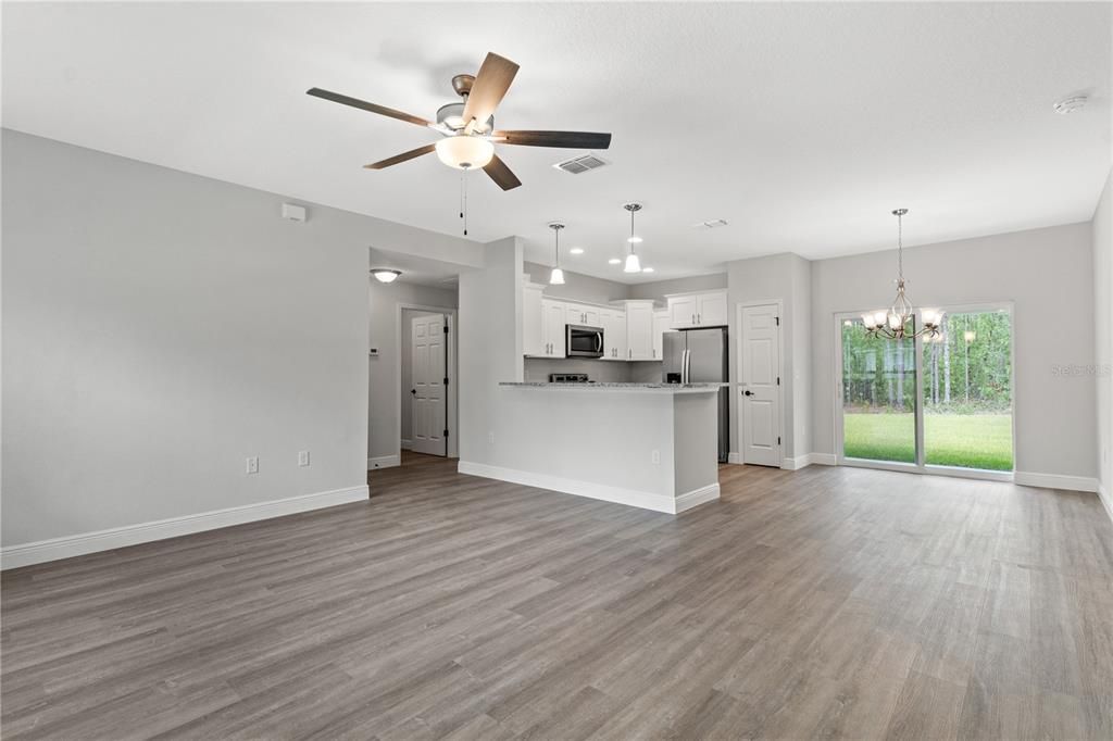 Под контрактом: $256,900 (3 спален, 2 ванн, 1468 Квадратных фут)