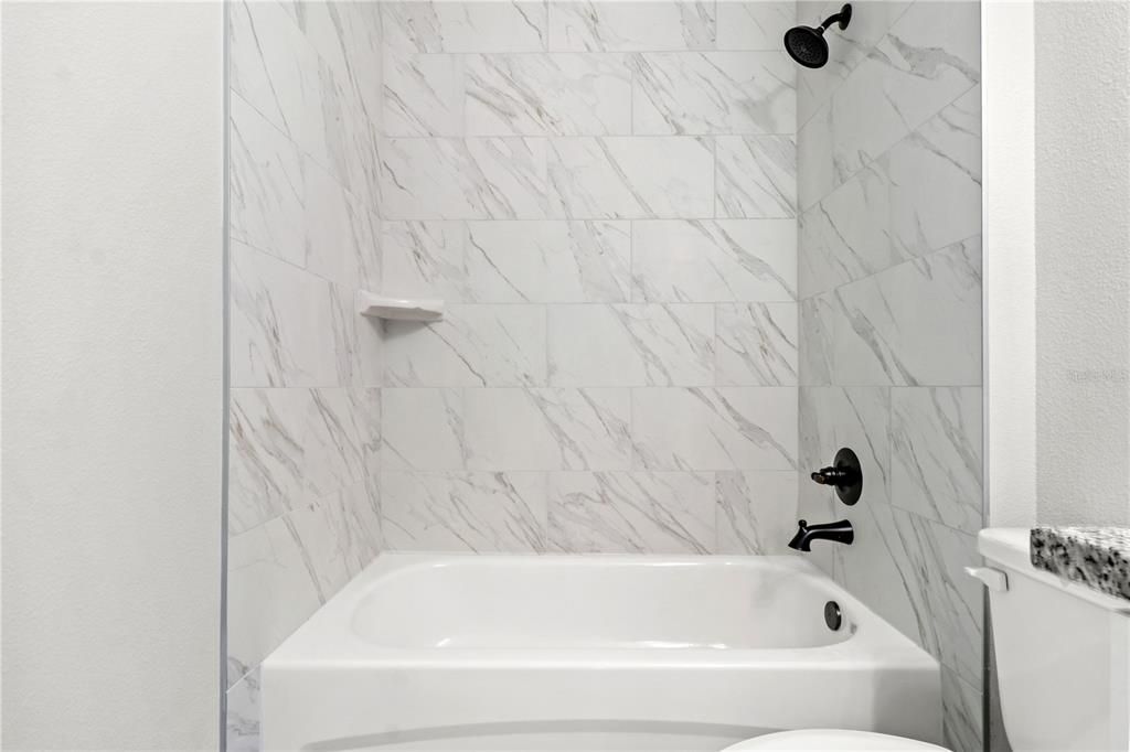 Под контрактом: $256,900 (3 спален, 2 ванн, 1468 Квадратных фут)