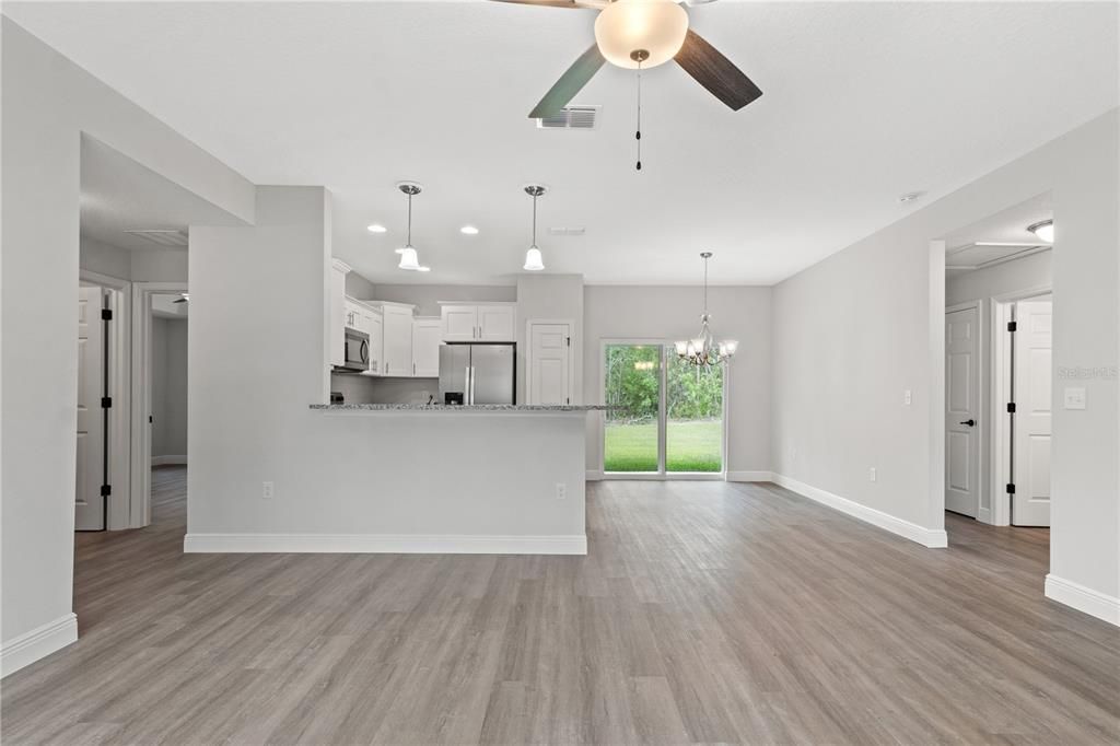 Под контрактом: $256,900 (3 спален, 2 ванн, 1468 Квадратных фут)