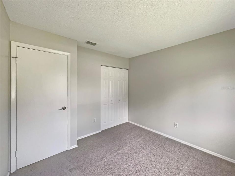 合同活跃: $165,000 (2 贝兹, 1 浴室, 902 平方英尺)