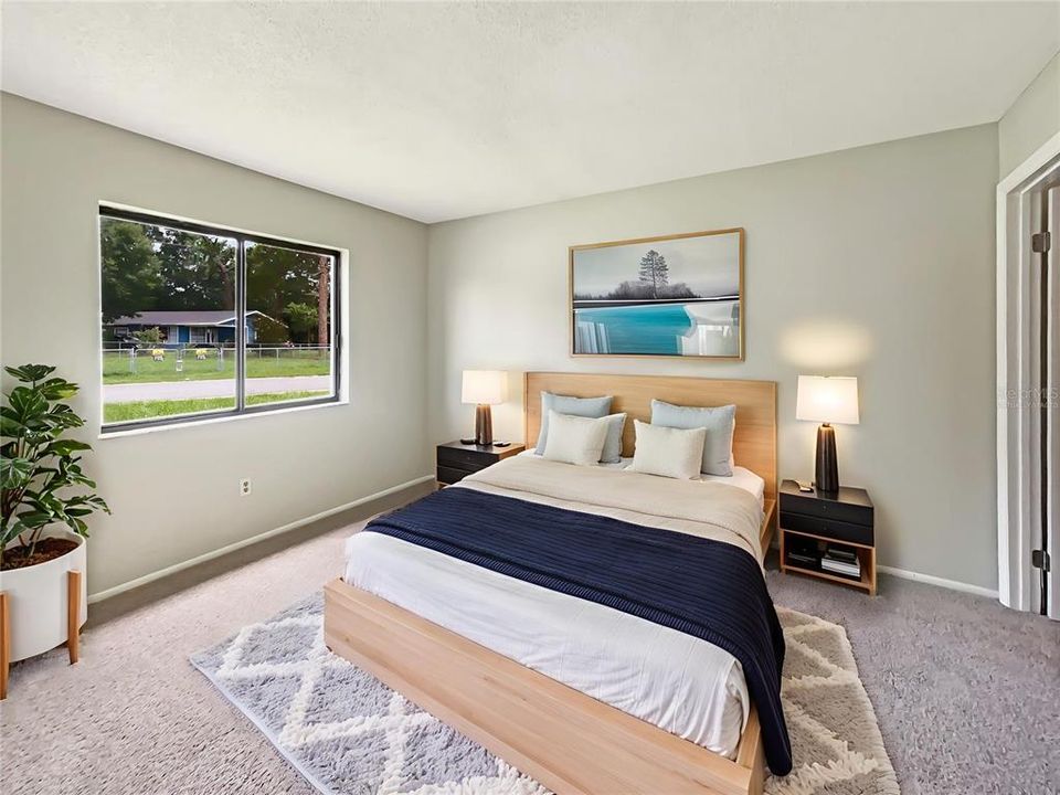 合同活跃: $165,000 (2 贝兹, 1 浴室, 902 平方英尺)