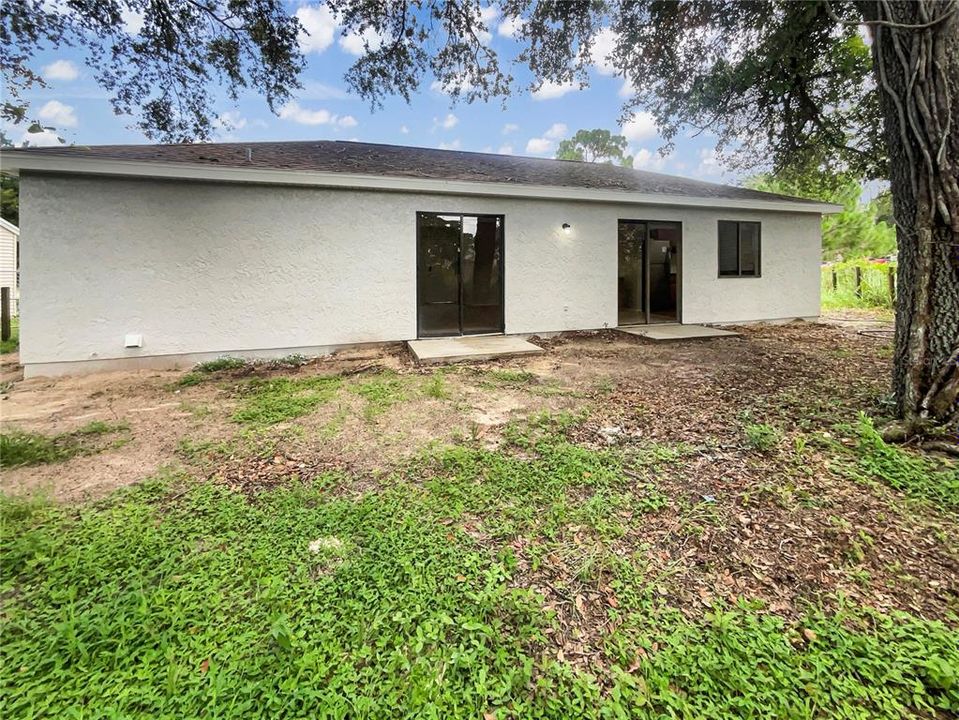 合同活跃: $165,000 (2 贝兹, 1 浴室, 902 平方英尺)