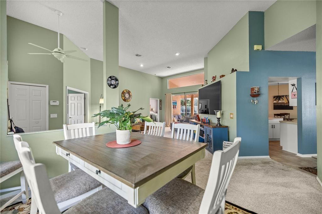 En Venta: $390,000 (4 camas, 2 baños, 2555 Pies cuadrados)