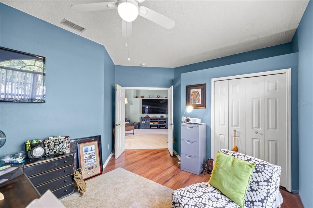 En Venta: $390,000 (4 camas, 2 baños, 2555 Pies cuadrados)